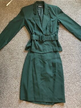Studio J Vintage Size 5 Forest Green Belted Skirt Suit